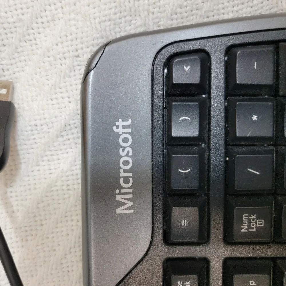 Microsoft Natural Ergonomic Keyboard 4000 v1.0‎ Wired USB Model 1048